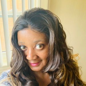 Isis red carpet 100% hand tied Super Suki wig